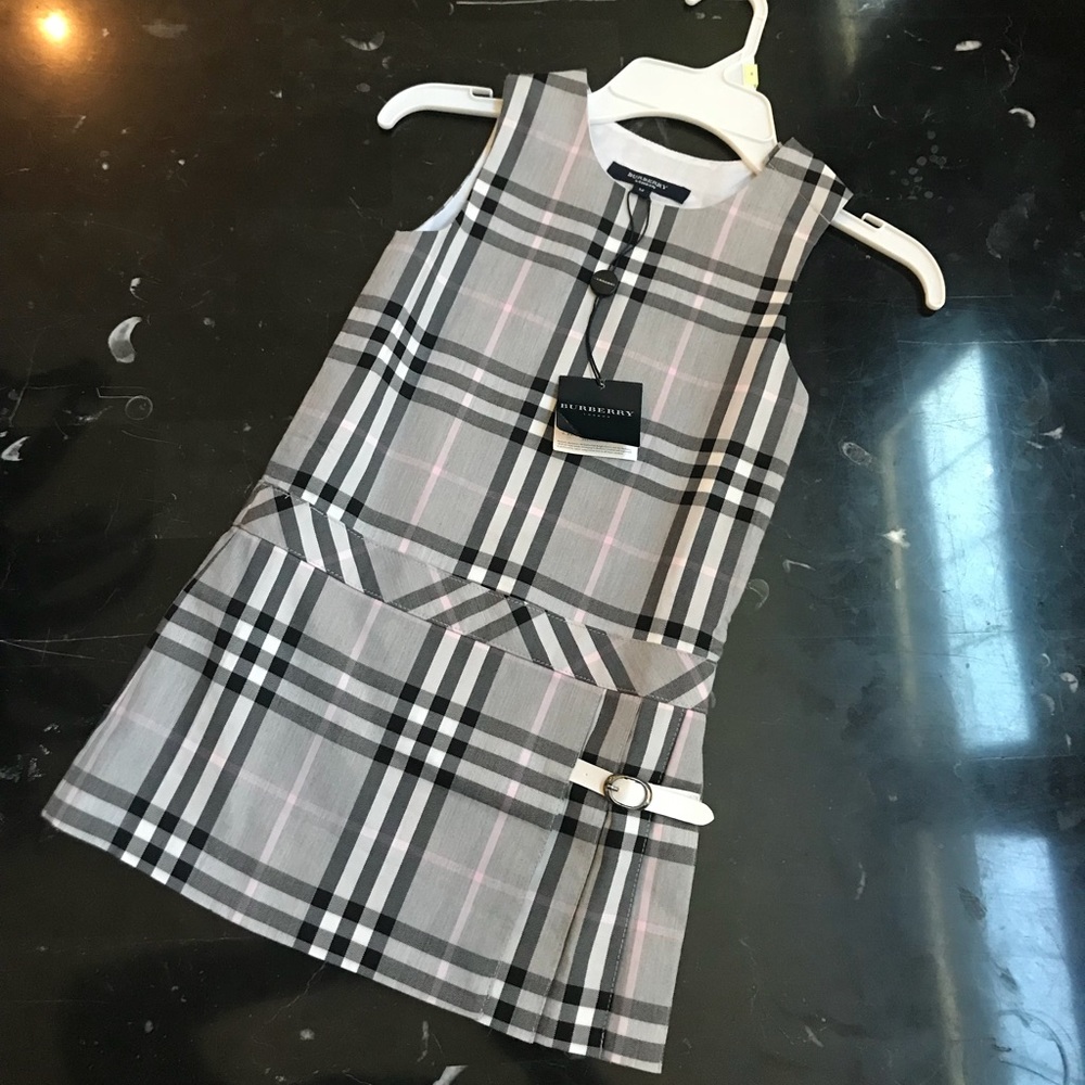 Burberry girls black nova check girls 4/5 NWT